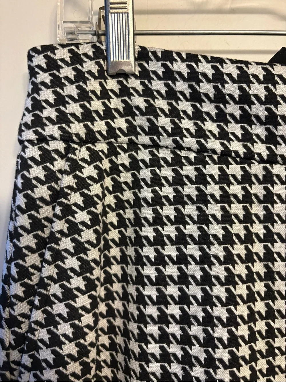 CAbi Black and White Houndstooth A-Line Skirt Sz 8-10 M Quiet Luxury